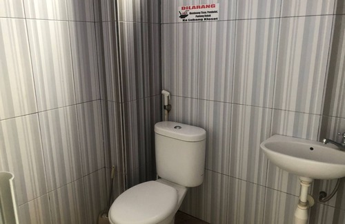 Samarinda Hotel | OYO 94667 Madina Homestay