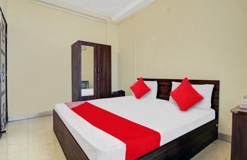 Shalimar Bagh Hotel | OYO Flagship Pleasure Inn Near Haiderpur Metro Station