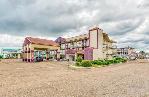 Tougaloo Hotel | OYO Hotel Jackson North I-55