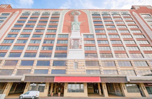 Downtown West Hotel | OYO Hotel St Louis Downtown City Center MO