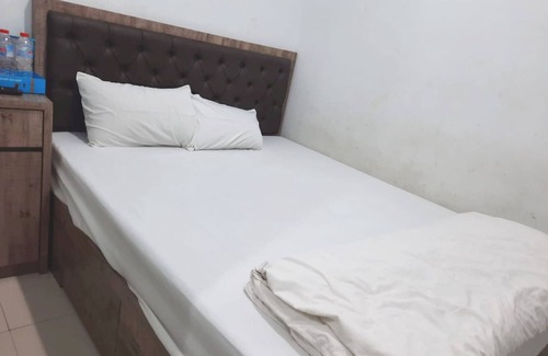 Jakarta Hotel | OYO Life 92883 Kost Ratana Cengkareng Syariah