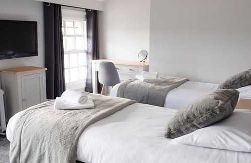 Messing Hotel | OYO The Kings Arms Broad Green Hotel