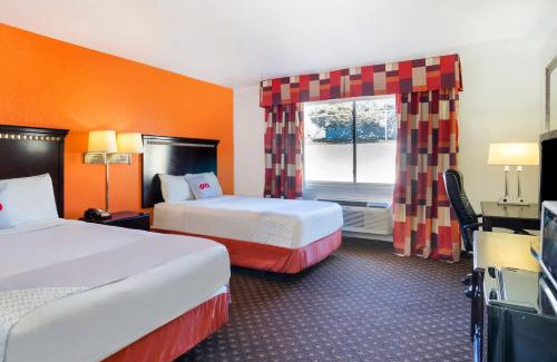 Dodge City Hotel | OYO Townhouse Dodge City KS