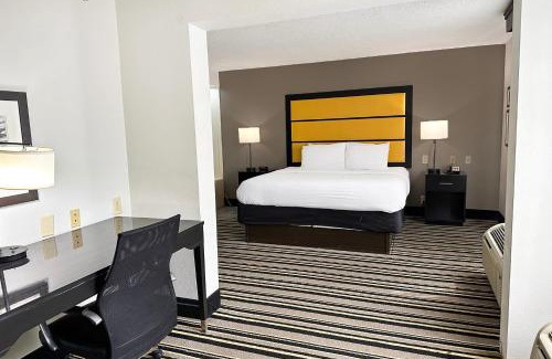 Tougaloo Hotel | OYO Townhouse Jackson - Ridgeland