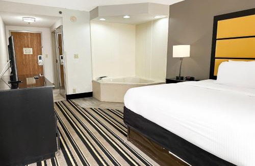 Tougaloo Hotel | OYO Townhouse Jackson - Ridgeland