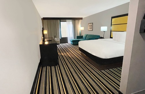 Tougaloo Hotel | OYO Townhouse Jackson/Ridgeland