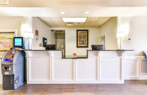 Central Oklahoma City Hotel | OYO Townhouse Oklahoma City Airport