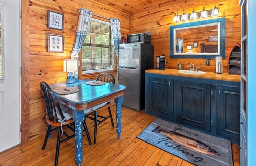 Harriet Cabin | OZARK FALL COLOR! The Angler! Couples Retreat! Firepit/Grill/Pavilion/WIFI
