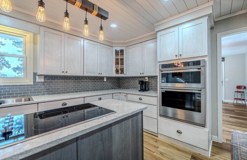 Camdenton House | Ozark Hills Hideaway – Lake Farmhouse