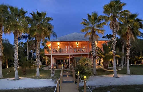 Crystal River House | Ozello Keys Waterfront Retreat on the Saint Martins River minutes to the Gulf.