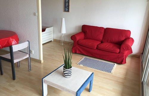 Le Grau-Du-Roi Apartment | P2 terrace and garden, near beach, residence with swimming pool.