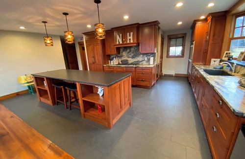 Bethlehem Condo | P4 Ski-in Ski-out Presidential View w/ garage, ping pong! Pool/gym passes