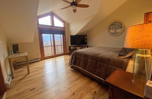 Bethlehem Condo | P4 Ski-in Ski-out Presidential View w/ garage, ping pong! Pool/gym passes