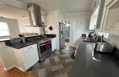 Pacific Beach Cottage | Pacific Beach Cottage - 1 Block from the Ocean