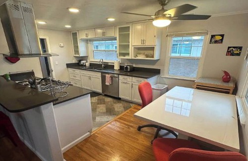 Pacific Beach Cottage | Pacific Beach Cottage - 1 Block from the Ocean