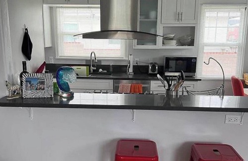 Pacific Beach Cottage | Pacific Beach Cottage - 1 Block from the Ocean