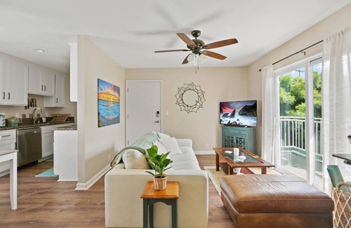 Pacific Beach Condo | Pacific Beach | Private Balcony | W/D | Pets