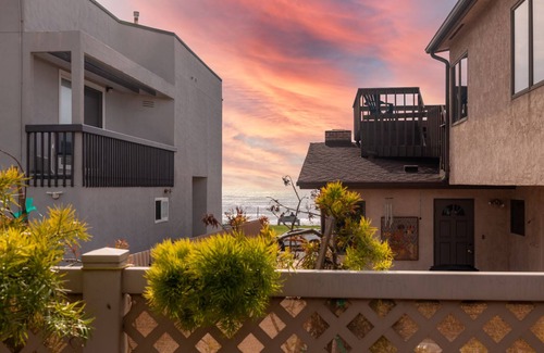 North Pacific Beach Cottage | Pacific Beach Surf & Swim + Relax in a Cozy Beach Cottage