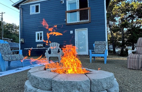 Pacific City Cabin | Pacific City Cabin walk to the beach, restaurants, coffee & wine tasting!