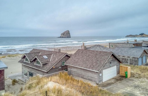 Kiwanda Shores House | Pacific City Sand Dollar - Meredith Lodging