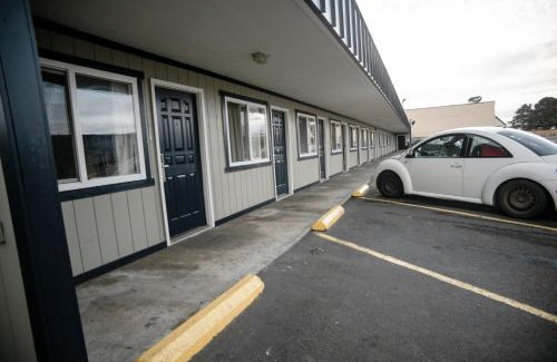 Crescent City Hotel | Pacific Inn