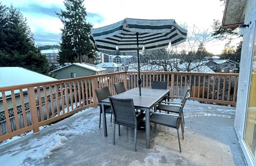 Langford House | Pacific Pearl Retreat