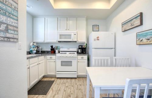 Oceano House | Pacific Plaza #608 - Oceano Getaway - 1BdrmUp-K-QSofa
