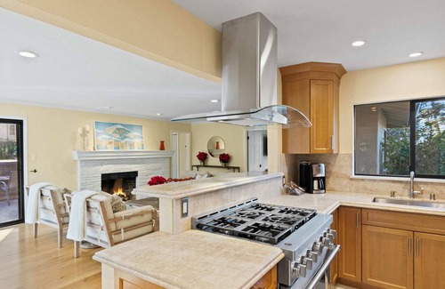 High Meadows House | Pacific Retreat: Beautiful 3 Bedroom 2 Bonus Rooms/Generator/Hot Tub