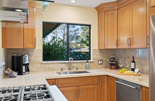 High Meadows House | Pacific Retreat: Beautiful 3 Bedroom 2 Bonus Rooms/Generator/Hot Tub