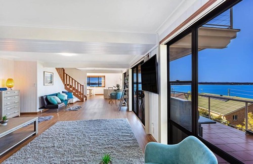 Nelson Bay House | Pacific Waters - Unbeatable Views of Port Stephens