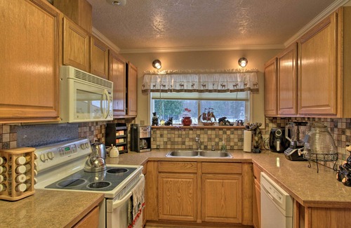 Randle House | Packwood Getaway w/Game Room, Grill & Patio