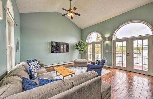 Lunenburg House | Paddlers Paradise on Hickory Hills Lake!