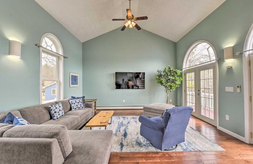 Lunenburg House | Paddlers Paradise on Hickory Hills Lake!