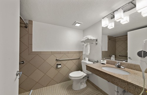 Crystal River Hotel | PaddleTail Waterfront Lodge, Trademark Collection by Wyndham