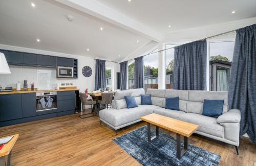 Perth House | Paddock Lodges Deluxe 3 Bed Chalet
