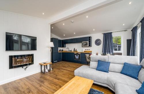 Perth House | Paddock Lodges Deluxe 3 Bed Chalet