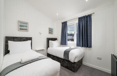 Perth House | Paddock Lodges Deluxe 3 Bed Chalet