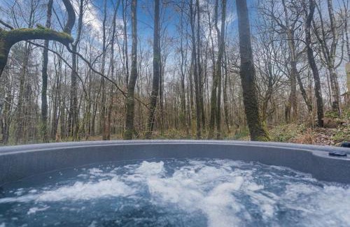 Farley House | Padley; woodland lodge with hot tub for 2-4 in the Staffordshire Moorlands