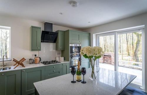 Farley House | Padley; woodland lodge with hot tub for 2-4 in the Staffordshire Moorlands