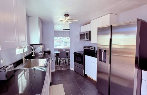 Page House | Page Lake House! Full House, Freshly Remodeled, Boat, RV Parking, Center of Page