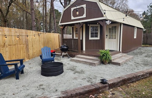 Hahira Cabin | Painted Sky Homestead Cabin - cozy, quiet, and safe