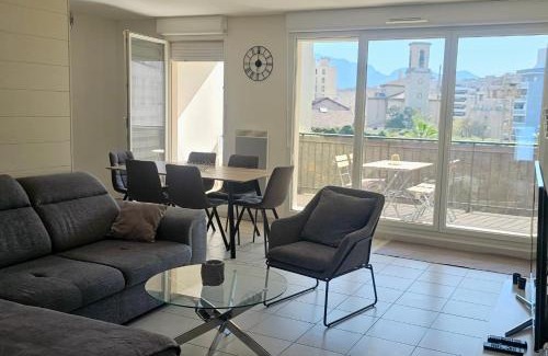 La Capelette Apartment | Palais Omnisports, appart 4 personnes lumineux avec terrasse