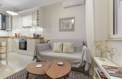 Old Town Apartment | Palazzino Leone - Corfu Old Town Liston Deluxe Apartment