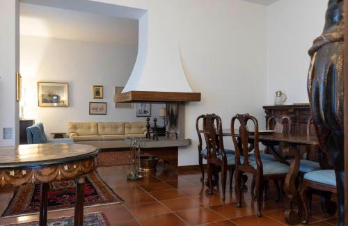 Sant' Ambrogio Apartment | Palazzo Cecchi Florentine Apartment