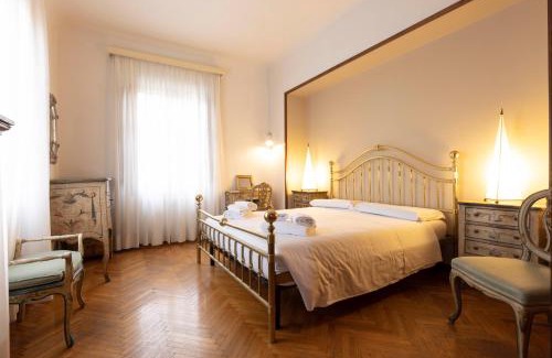 Sant' Ambrogio Apartment | Palazzo Cecchi Florentine Apartment