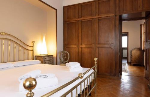 Sant' Ambrogio Apartment | Palazzo Cecchi Florentine Apartment