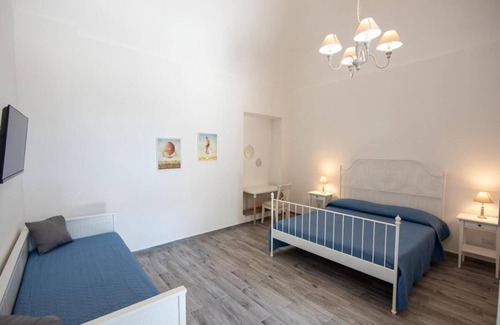 Mount Vesuvius - Pompei Bed & Breakfast | Palazzo d'Aquino - Family Room with Bathroom