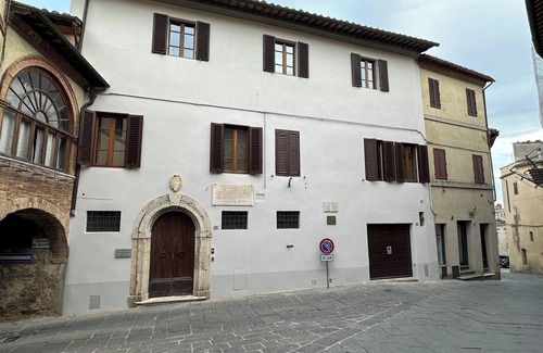 Montalcino House | Palazzo Tamanti - 4 King BR 6 Bath Estate Home in Montalcino Center