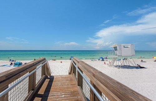 Pensacola Beach House | Palm Beach Club 4-127 Parrot-dise Palms