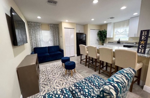 Progressive Northwest House | Palm Beach Cottage near downtown, beaches, & malls
